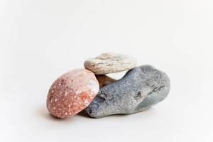 Vom Wasser geformtes Gestein in verschiedenen Farben
