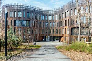 Vortrag Holzgebäude des Potsdam-Instituts für Klimafolgenforschung, beschäftigt sich mit globaler Erwärmung und nachhaltiger Entwicklung