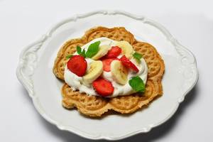 Waffle with cream and fruit
