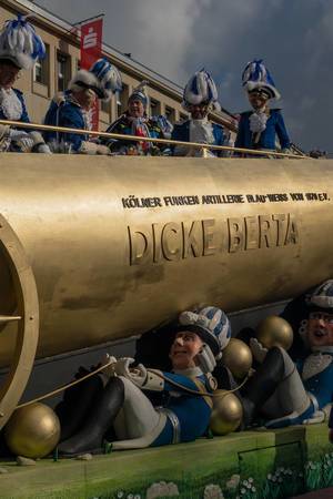 Wagen Dicke Berta des Vereins Kölner Funken Artillerie - Kölner Karneval 2018