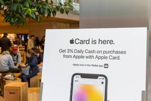Werbebanner für Apple Card, die mit Apple Pay verbundene Kreditkarte