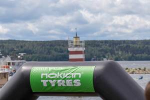Werbung der finnischen Unternehmensgruppe und Sponsor Nokian Tyres beim Ironman 70.3, am Hafen von in Lahti