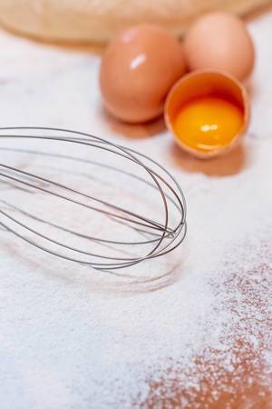 Whisk with mixer, eggs and flour