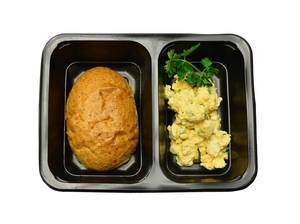 Wholemeal bread and scrambled eggs