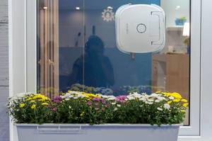 Window Mate Automatic Window Cleaning Robot at IFA Berlin 2018