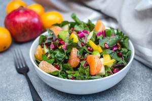 Winter Salad with Spinach and Nectarine Close-Up  (Flip 2020)