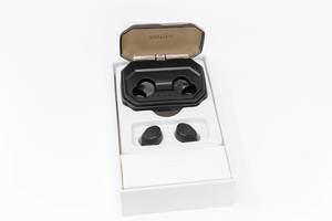 Wireless Bluetooth-Earphones S8 Plus by Antimi, with black charging station, for sports activities