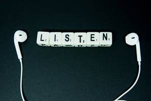 Word LISTEN in between earphones