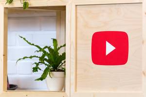 YouTube-Logo printed on a wooden board