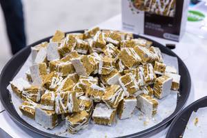 ZonePerfect Macros fruity cereal bars served in pieces on a plate: nutrition for athletes at the Chicago Marathon 2019 Expo
