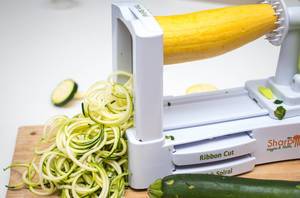 Zoodle Spiraliser with Yellow Squash