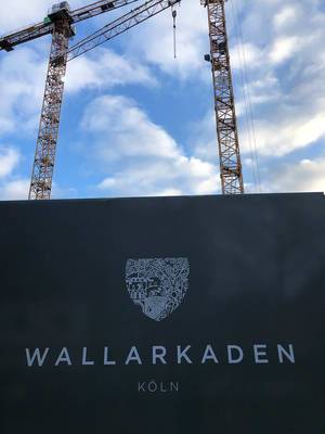 Zwei Kräne auf der Baustelle der Wallarkaden am Rudolfplatz in Köln